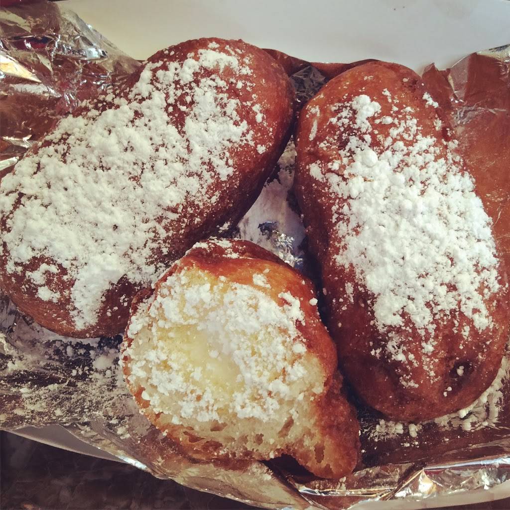 Breezy Dogs Shakes & More | restaurant | 410 Beach 129th St, Rockaway Park, NY 11694, USA | 7186347000 OR +1 718-634-7000