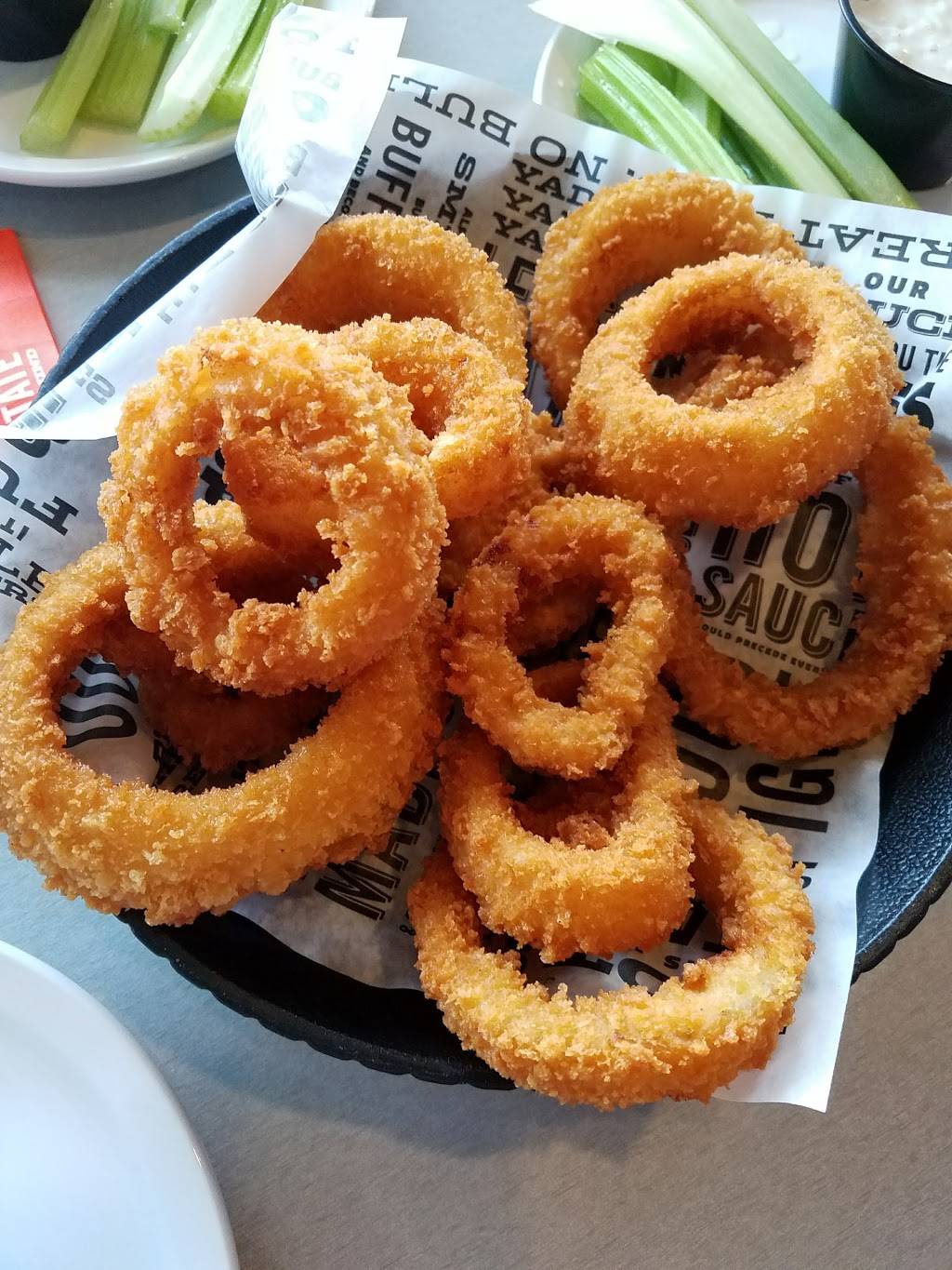 Buffalo Wings & Rings | restaurant | 1520 Carlemont Dr, Crystal Lake, IL 60014, USA | 8157889464 OR +1 815-788-9464