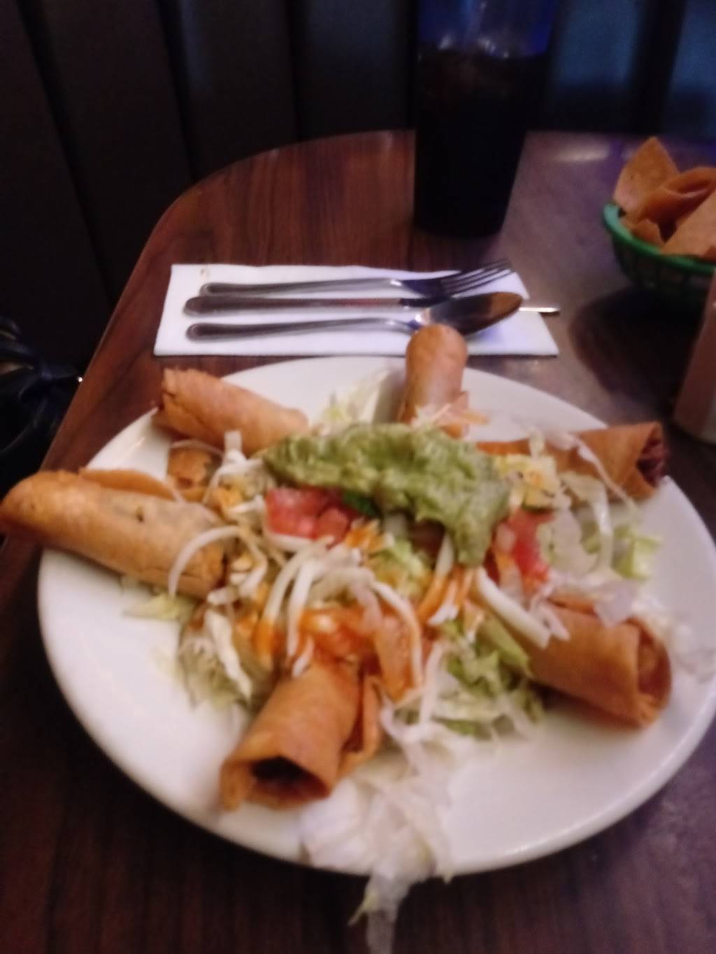 Pocos Mexican Restaurant | restaurant | 20917 Sherman Way, Canoga Park, CA 91303, USA | 8183406546 OR +1 818-340-6546