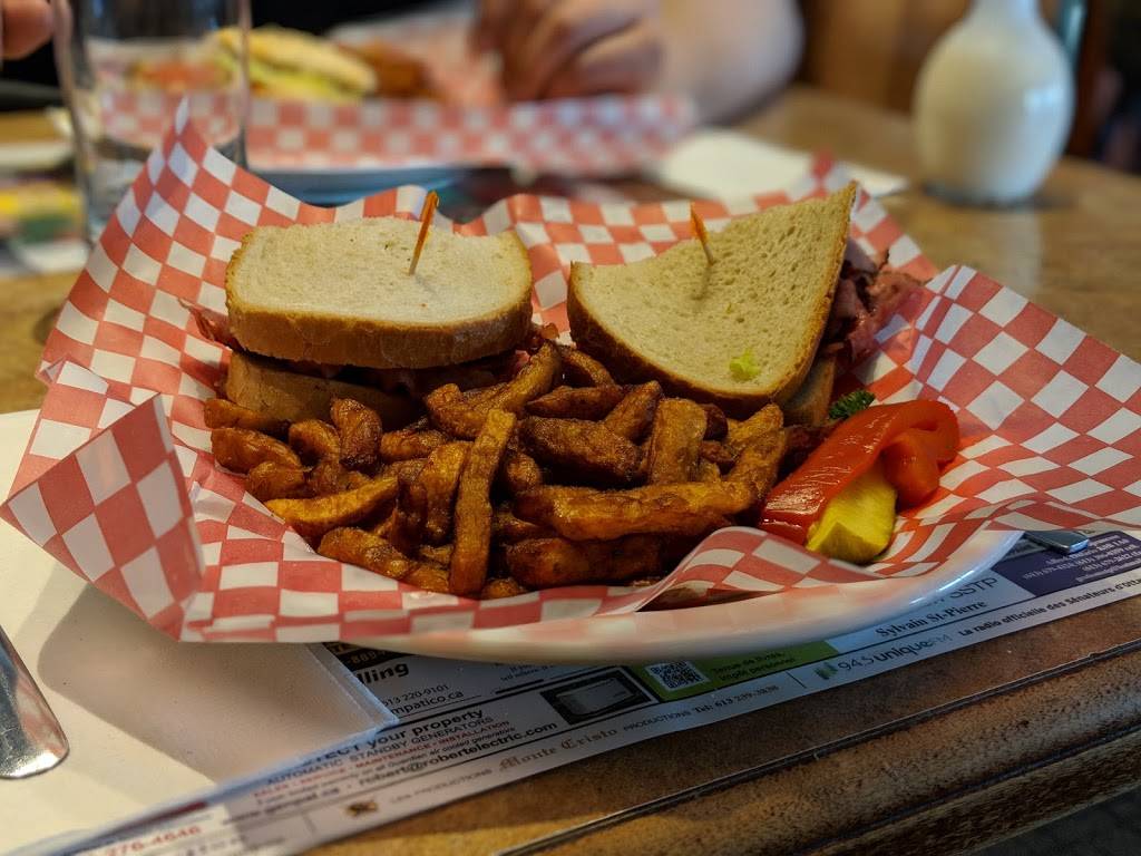 Le Chardo | restaurant | 374 St-Philippe St, Alfred, ON K0B 1A0, Canada | 6136794777 OR +1 613-679-4777