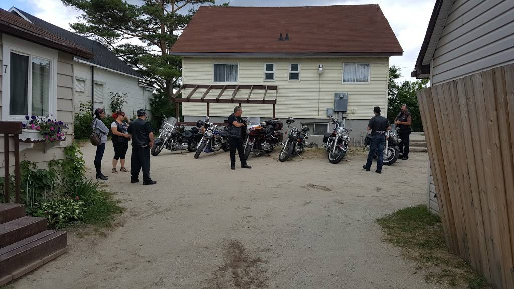 Edgewater Cottages | restaurant | 72 Main St, Wasaga Beach, ON L9Z 2K9, Canada | 7054293205 OR +1 705-429-3205