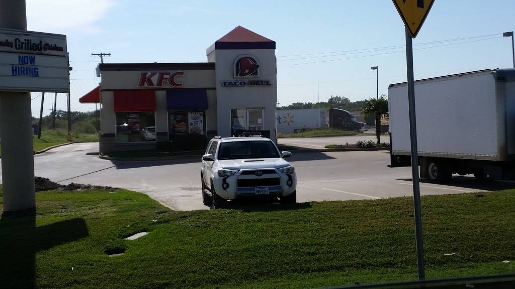 KFC | restaurant | 474 I-45, Fairfield, TX 75840, USA | 9033893361 OR +1 903-389-3361