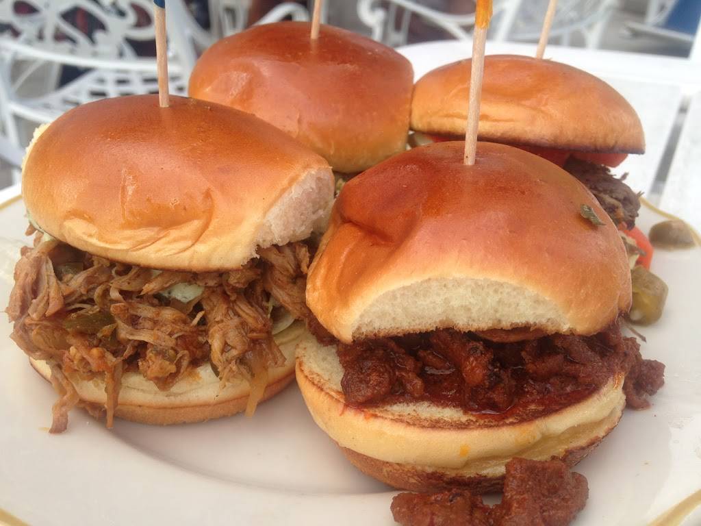 Betty Dangers Country Club | restaurant | 2501 Marshall St NE, Minneapolis, MN 55418, USA | 6123154997 OR +1 612-315-4997