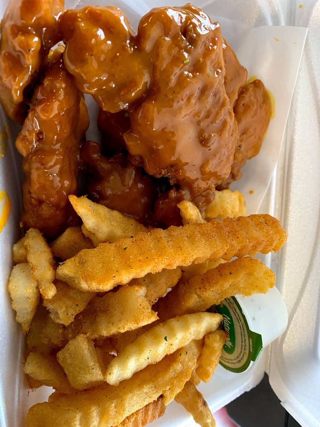 Wings On The Fly Food Truck | restaurant | 1866-1802 E Brooks Rd, Memphis, TN 38116, USA | 9014106888 OR +1 901-410-6888
