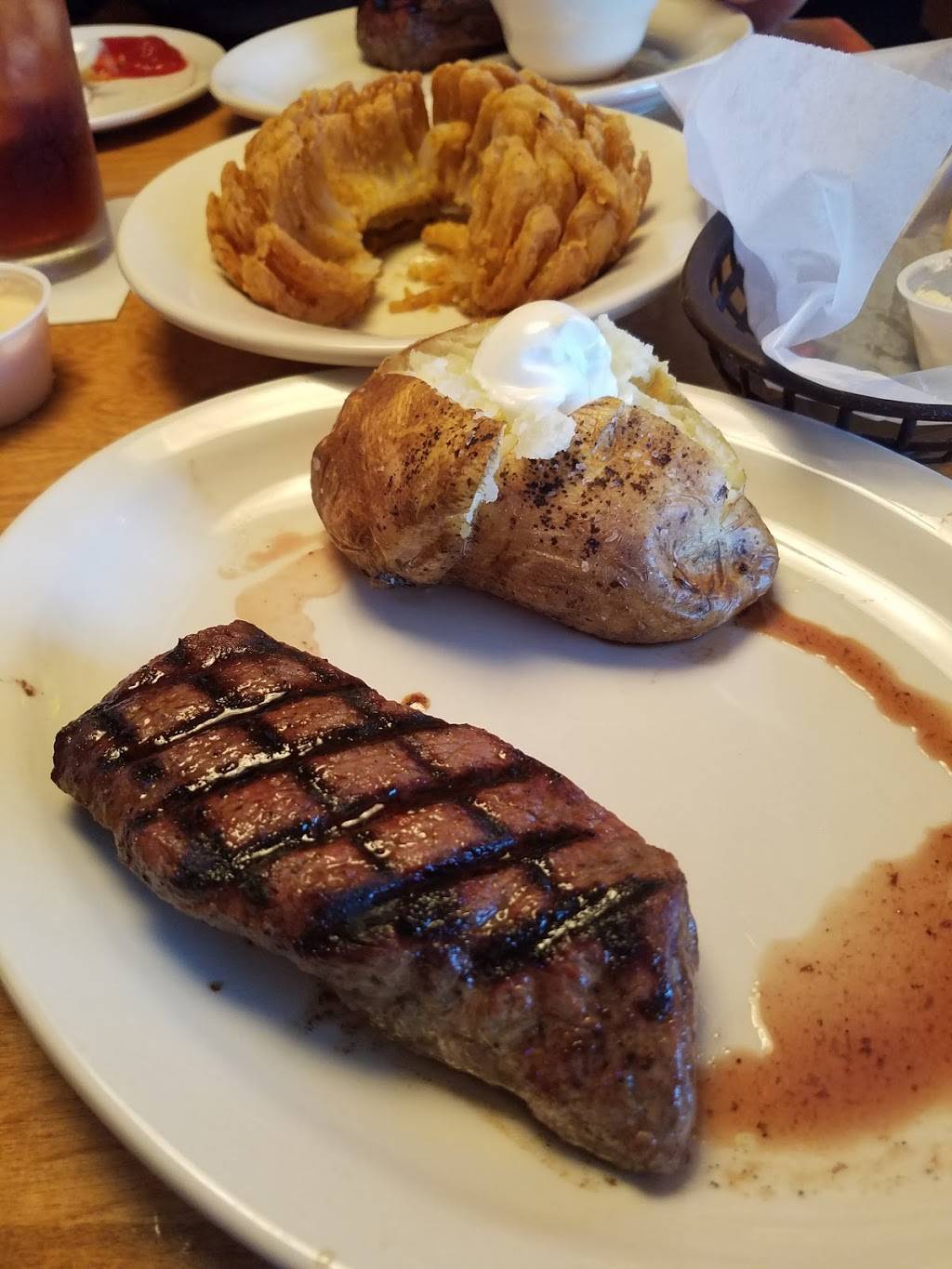 Texas Roadhouse | restaurant | 996 E State St, Athens, OH 45701, USA | 7405897427 OR +1 740-589-7427