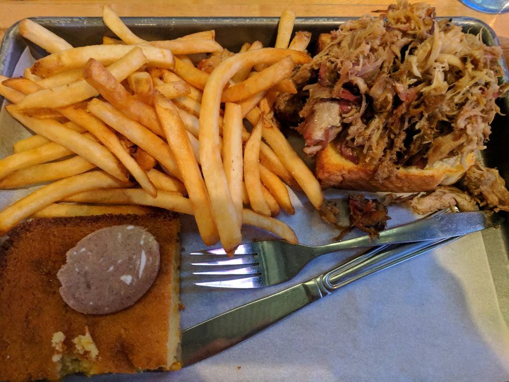 Willies Brew & Que | restaurant | 300 Tingey St SE, Washington, DC 20003, USA | 2026516375 OR +1 202-651-6375