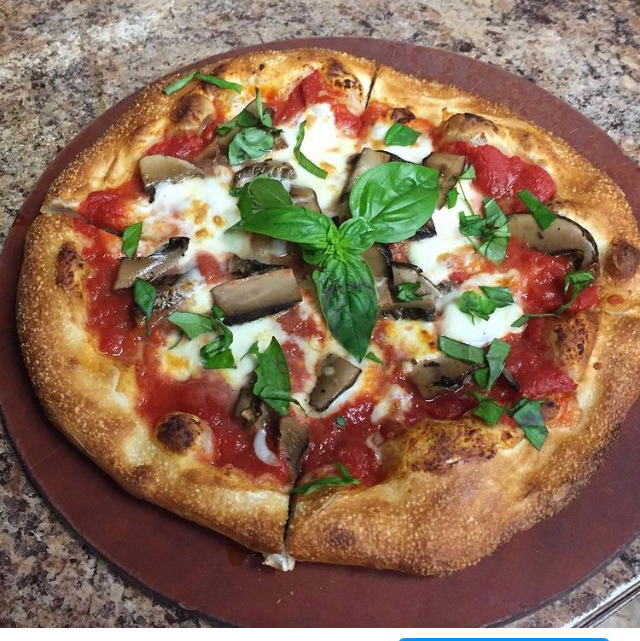 Domenicks Pizzeria & Trattoria | restaurant | 10 Ibm Rd, Poughkeepsie, NY 12601, USA | 8452401475 OR +1 845-240-1475