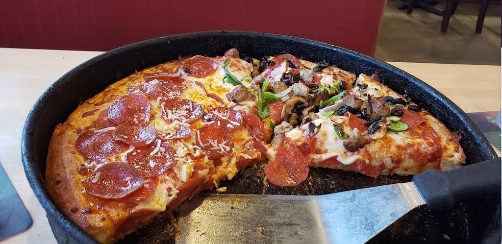 Old Chicago | restaurant | 1579 E Cheyenne Mountain Blvd, Colorado Springs, CO 80906, USA | 7195760433 OR +1 719-576-0433