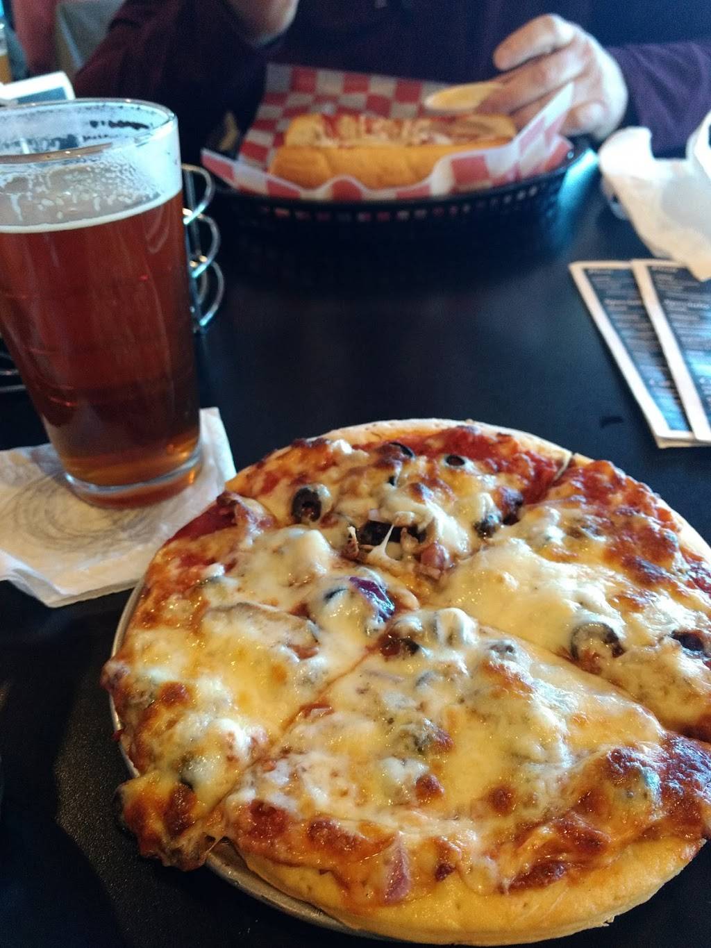 Busters Bar & Grill | restaurant | 7113 N Alpine Rd, Loves Park, IL 61111, USA | 8156335009 OR +1 815-633-5009