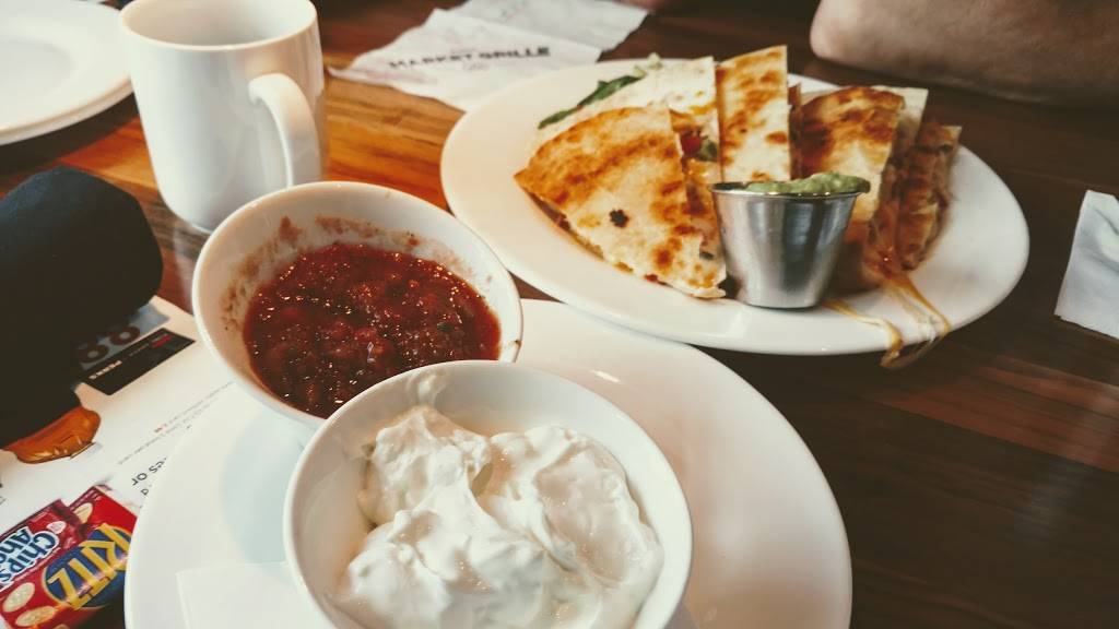 Hy-Vee Market Grille | restaurant | 16150 Pilot Knob Rd, Lakeville, MN 55044, USA | 9524239352 OR +1 952-423-9352