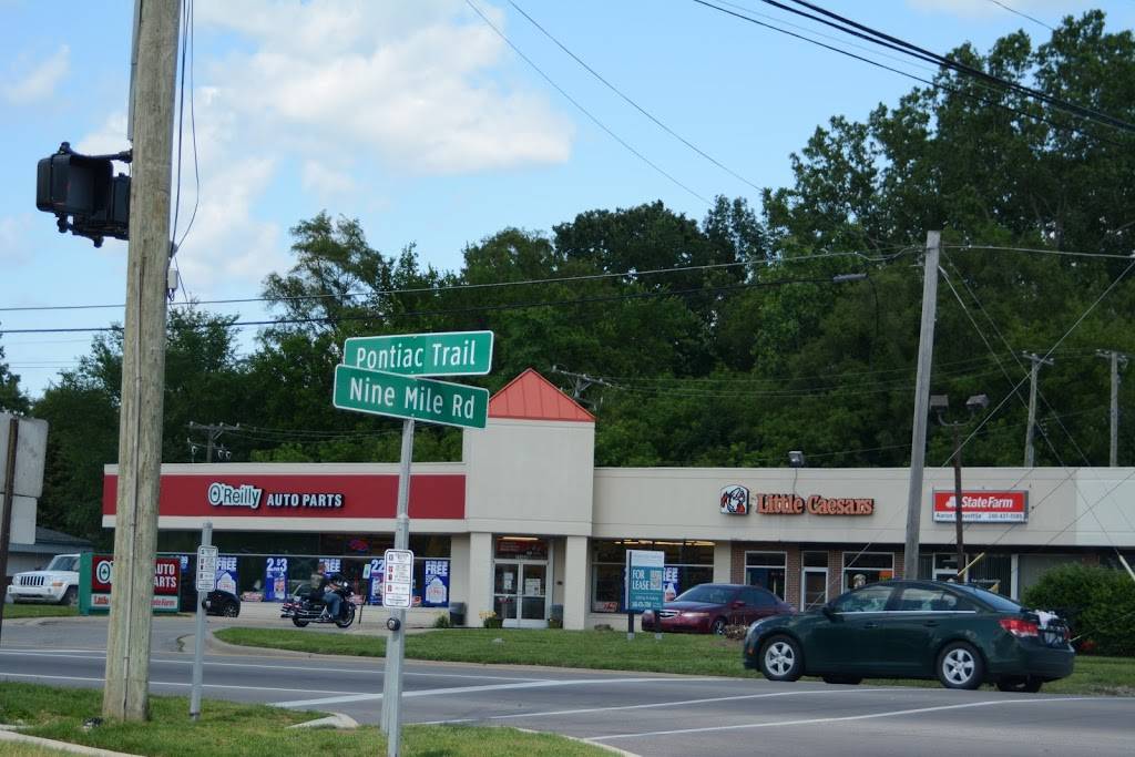 Little Caesars Pizza | meal takeaway | 22458 Pontiac Trail, South Lyon, MI 48178, USA | 2484374147 OR +1 248-437-4147