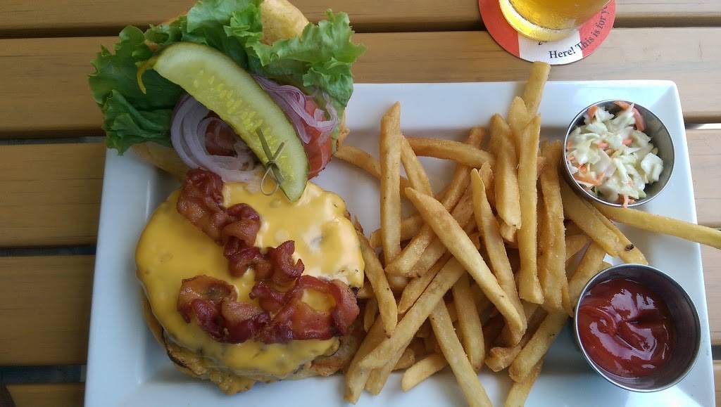 Beach Bar at Newport Pier | restaurant | 16501 Collins Ave, Sunny Isles Beach, FL 33160, USA | 3059571110 OR +1 305-957-1110