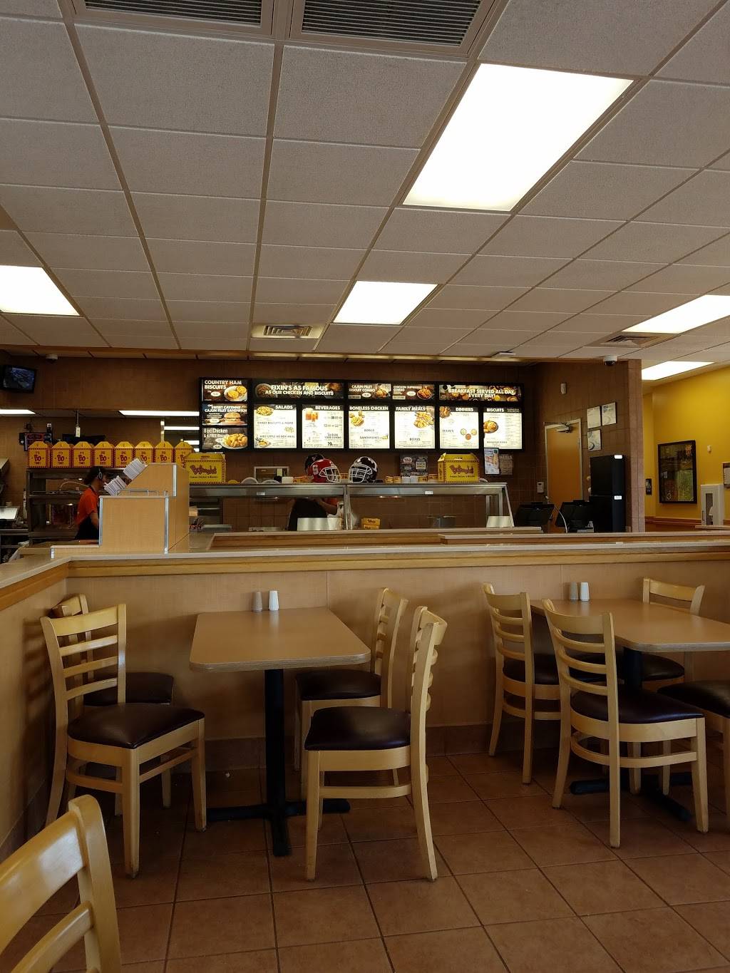 Bojangles Famous Chicken n Biscuits | restaurant | 4505 US-411, Madisonville, TN 37354, USA | 4234424156 OR +1 423-442-4156