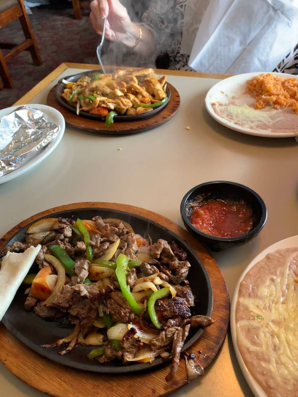 Los Nopales Mexican Restaurant | restaurant | 1306 N Dixie Hwy, Elizabethtown, KY 42701, USA | 2707657252 OR +1 270-765-7252