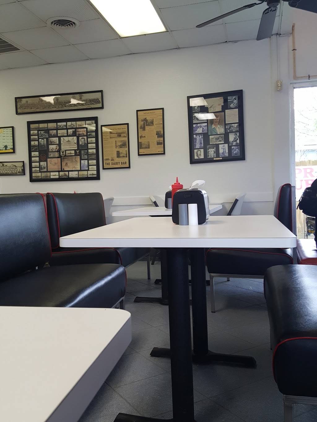 Dairy Bar | restaurant | 202 Plantation Dr, Lake Jackson, TX 77566, USA | 9792973256 OR +1 979-297-3256