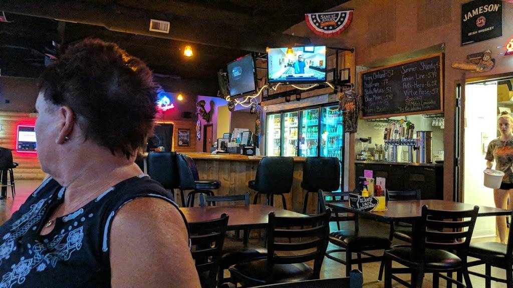 Crazy Beaver Grub & Pub | restaurant | 510 S Oak St, Chebanse, IL 60922, USA | 8156973239 OR +1 815-697-3239