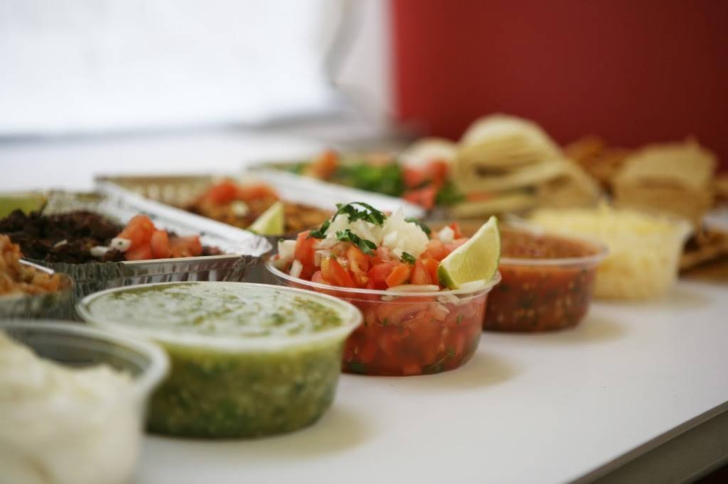 Atolito Mexican Catering | restaurant | 4429 N Broadway, Chicago, IL 60640, USA | 7733347711 OR +1 773-334-7711