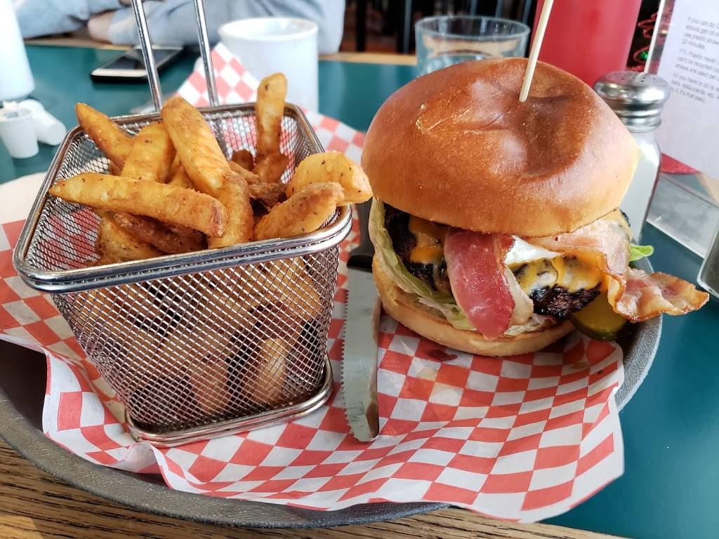 Breezy Corners Freelton | restaurant | 1480 ON-6, Hamilton, ON L8N 2Z7, Canada | 9056591556 OR +1 905-659-1556