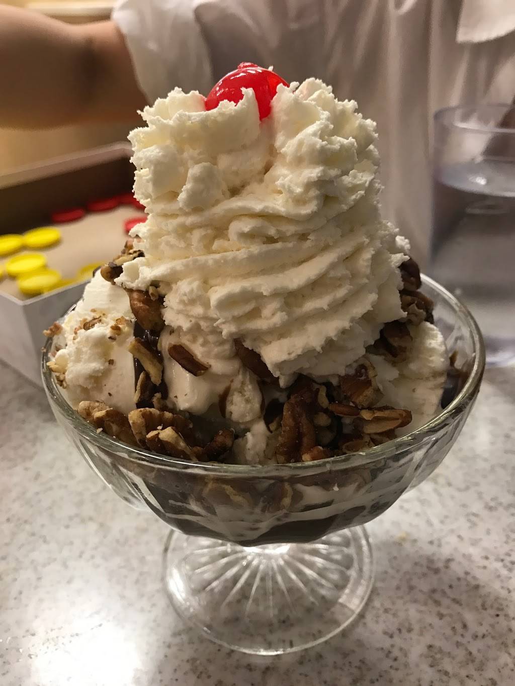 Oberweis Ice Cream and Dairy Store | restaurant | 101-103 S Northwest Hwy, Park Ridge, IL 60068, USA | 8476929840 OR +1 847-692-9840