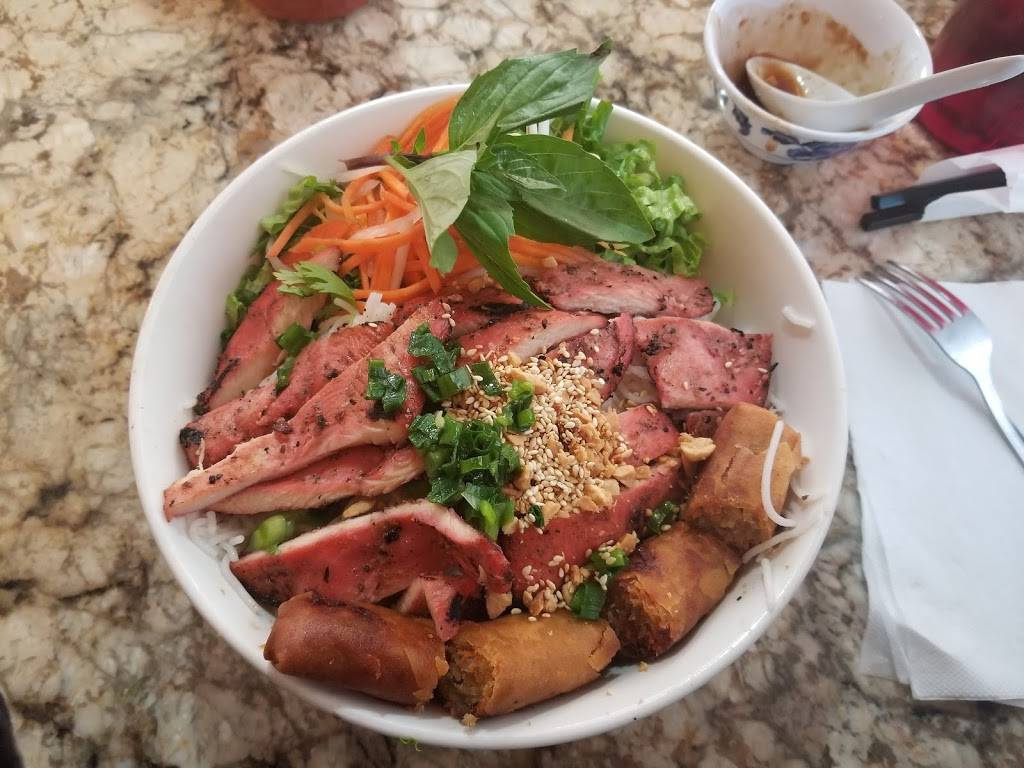 Top Pho | restaurant | 11697 E Colfax Ave, Aurora, CO 80010, USA | 3033410566 OR +1 303-341-0566