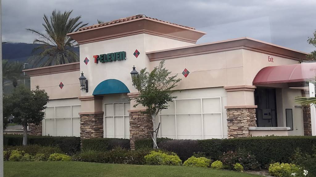 Jack in the Box | restaurant | 15274 Summit Ave, Fontana, CA 92336, USA | 9098035849 OR +1 909-803-5849