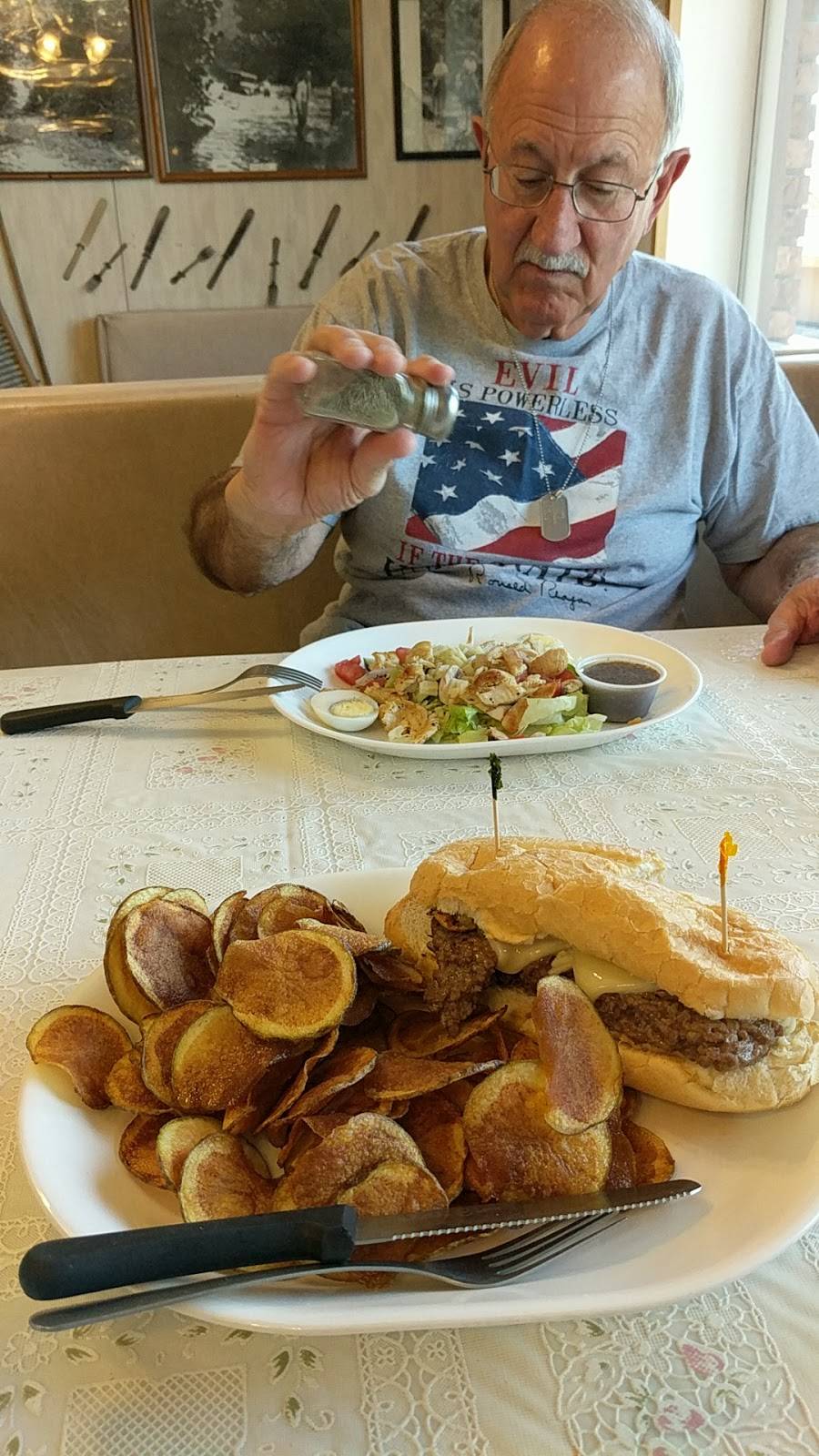 S & B Deli | meal takeaway | 854 Middle Creek Rd, Sevierville, TN 37862, USA | 8653661511 OR +1 865-366-1511