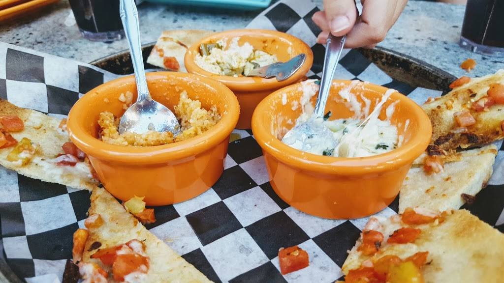 Lou Malnatis Pizzeria | restaurant | Uptown Plaza, 100 E Camelback Rd, Phoenix, AZ 85012, USA | 6028929998 OR +1 602-892-9998