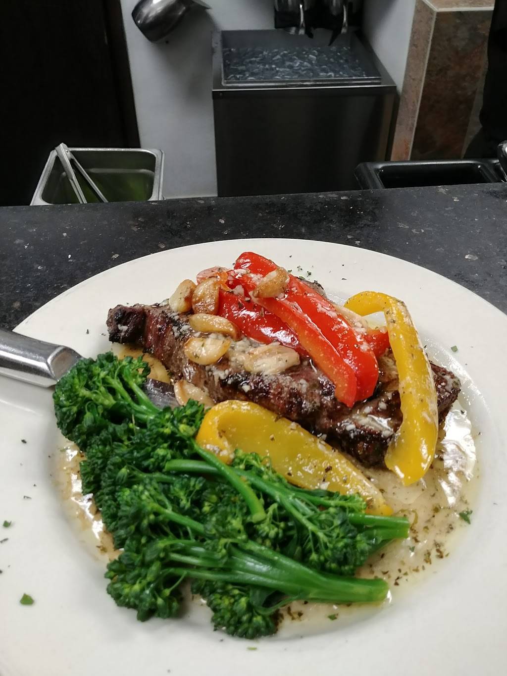 Capri of Downers Grove | restaurant | 5101 Main St, Downers Grove, IL 60515, USA | 6302410695 OR +1 630-241-0695