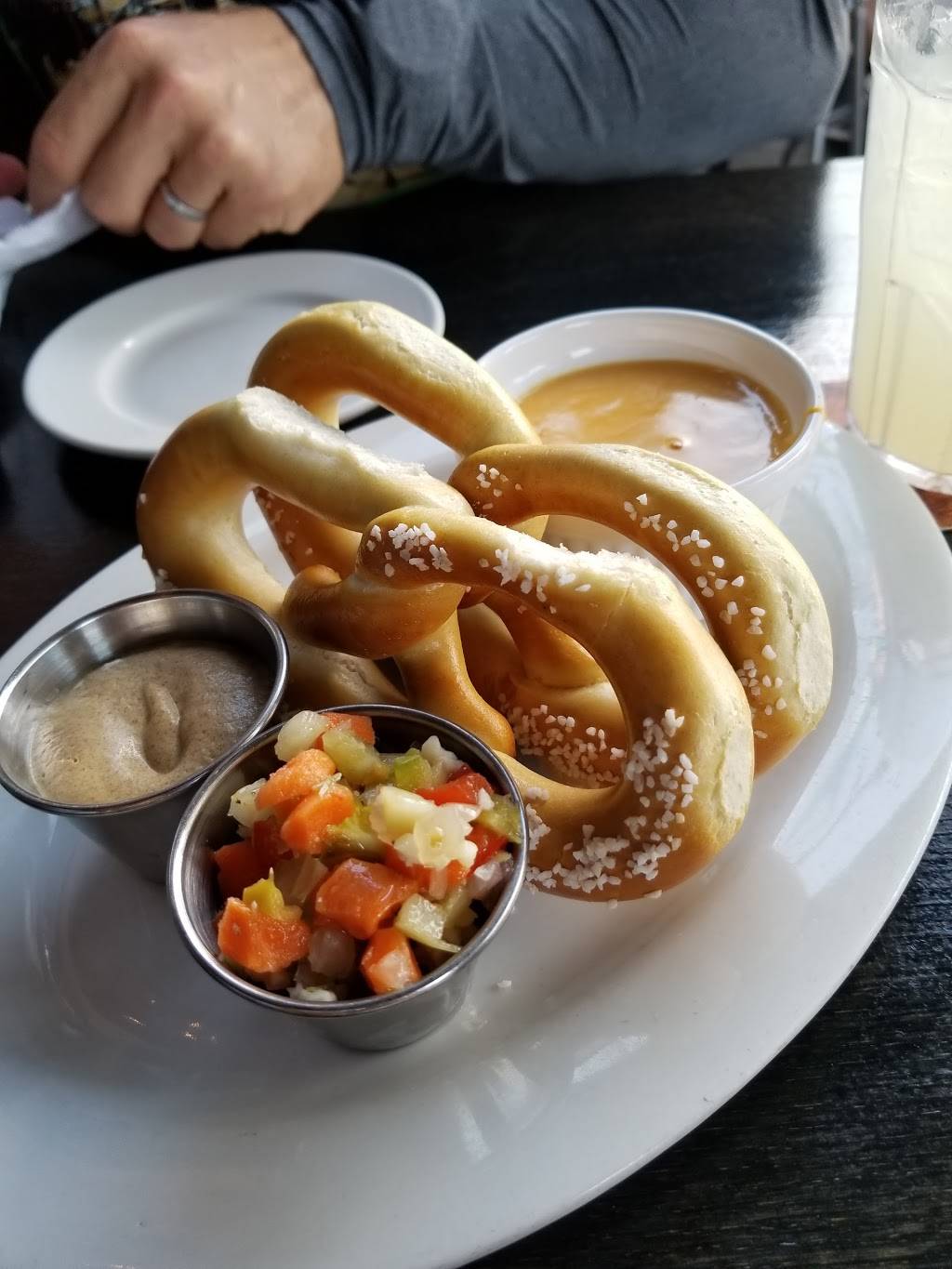 Twenty Tap | restaurant | 5406-08 N College Ave, Indianapolis, IN 46220, USA | 3176028840 OR +1 317-602-8840