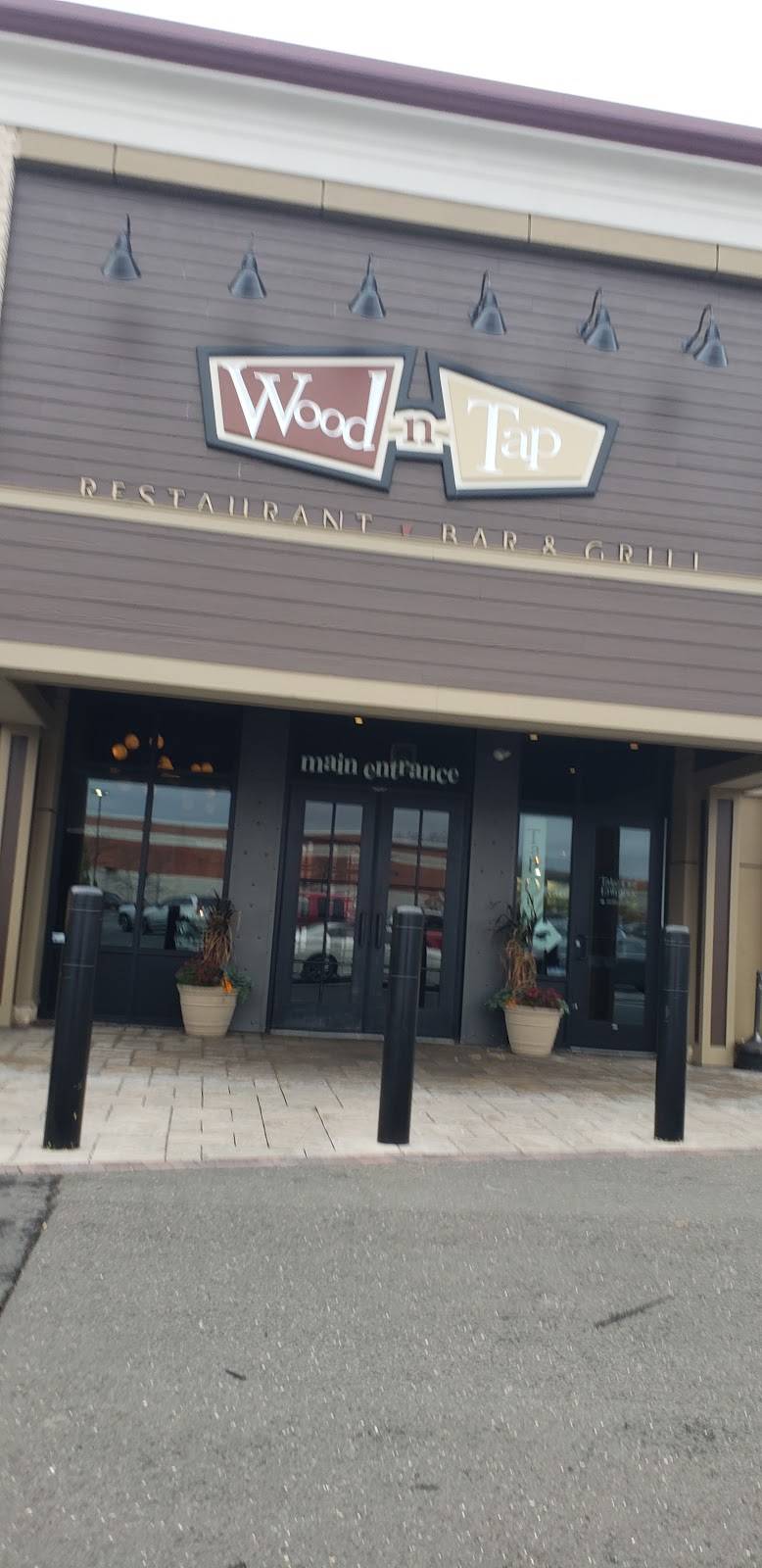 Wood-n-Tap | restaurant | 3375 Berlin Turnpike, Newington, CT 06111, USA | 8605948808 OR +1 860-594-8808
