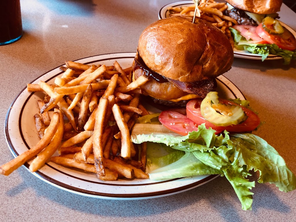 Golden West Dining Restaurant & Motel | restaurant | 711 Main St, Loyalton, CA 96118, USA | 5309934467 OR +1 530-993-4467