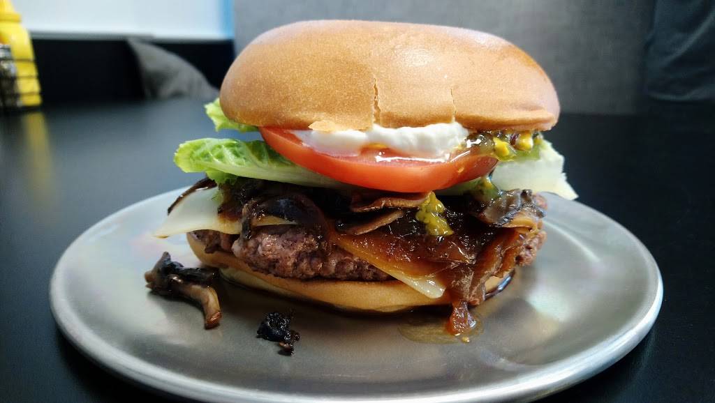 Super Burger | restaurant | 1910 Chemin dOka, Deux-Montagnes, QC J7R, Canada | 5796331910 OR +1 579-633-1910