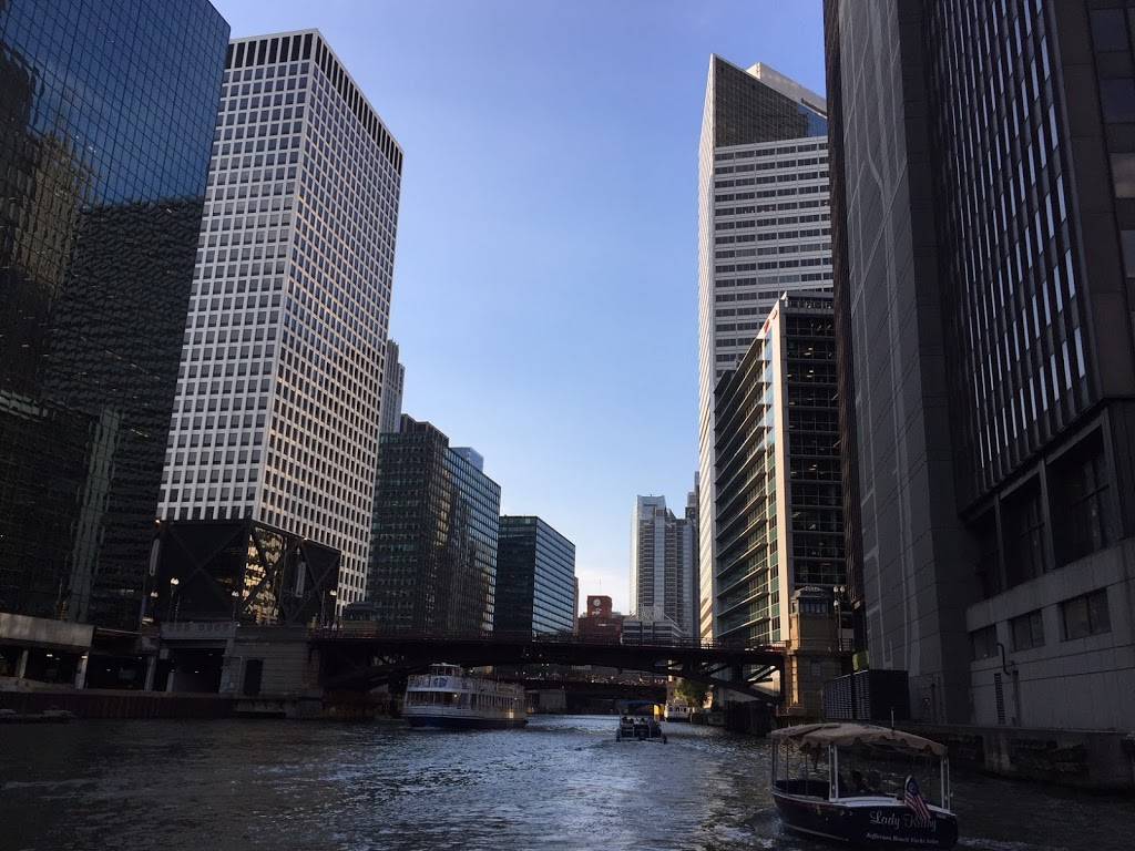 BBQ Pontoon | restaurant | 2120 S Canal St, Chicago, IL 60616, USA | 7707668666 OR +1 770-766-8666