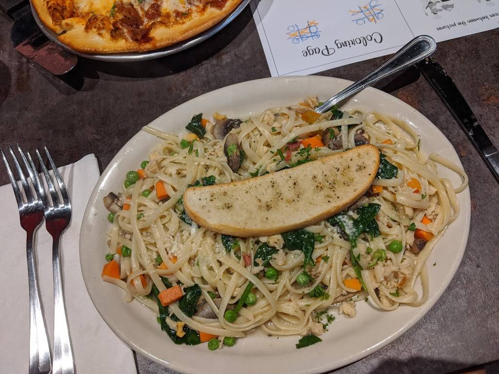 Salvatoris Auburn | restaurant | 170 Smaltz Way, Auburn, IN 46706, USA | 2603333507 OR +1 260-333-3507