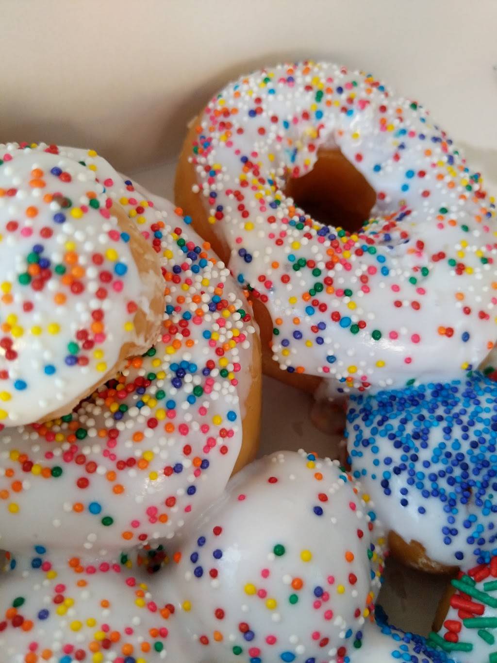 Donut & Cafe | restaurant | 1921 E Hebron Pkwy #106, Carrollton, TX 75007, USA | 9724928524 OR +1 972-492-8524