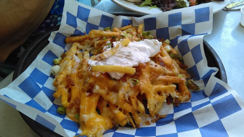 The Boathouse Bar and Grill | restaurant | 218 Hartford Ave, Put-In-Bay, OH 43456, USA | 4192855665 OR +1 419-285-5665