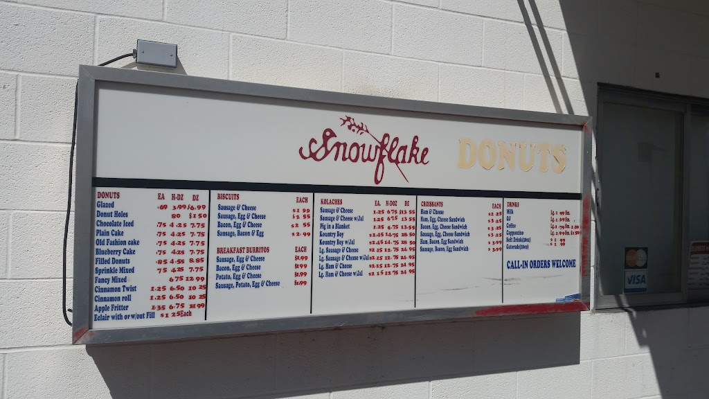 Snow Flake Donuts | bakery | 648 TX-16 S, Bandera, TX 78003, USA | 8307967715 OR +1 830-796-7715