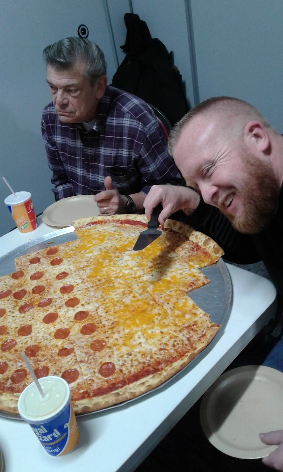 Monkey In the Middle Pizza @ Action City | restaurant | 2402 Lorch Ave, Eau Claire, WI 54701, USA | 8006849978 OR +1 800-684-9978