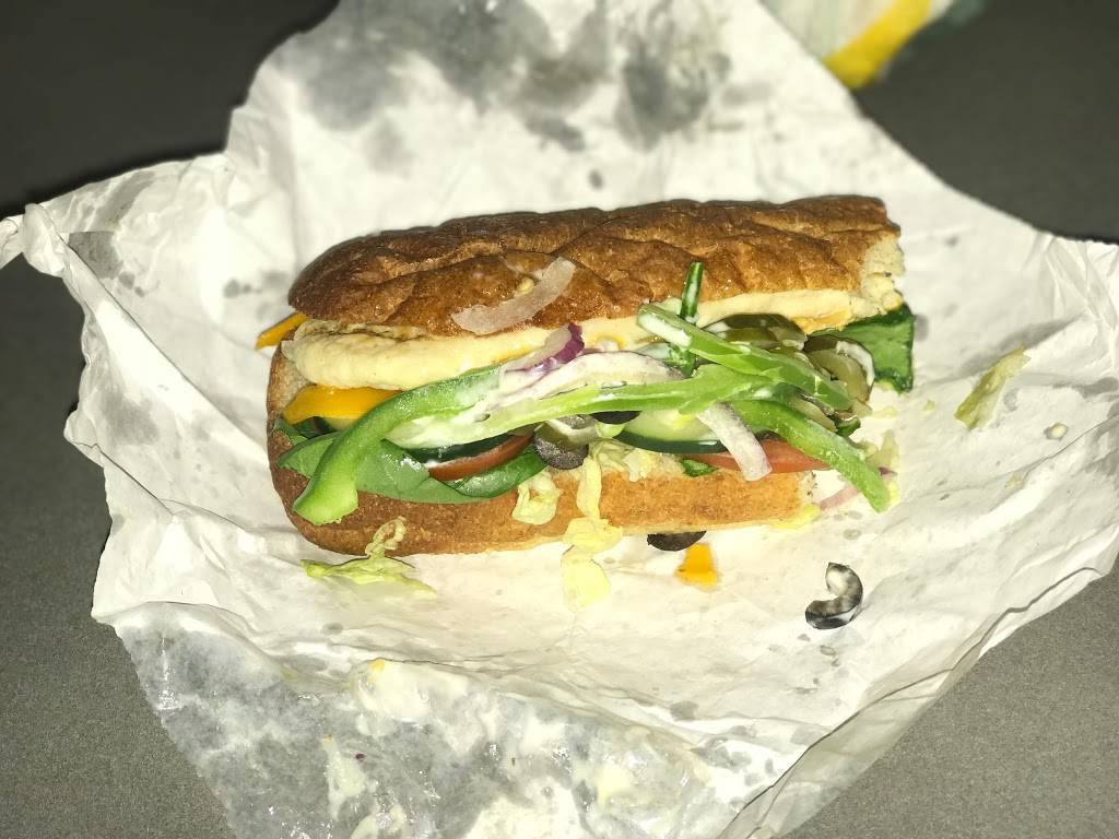 Subway | meal takeaway | 9377 NE Cascades Pkwy, Portland, OR 97220, USA | 5035484889 OR +1 503-548-4889