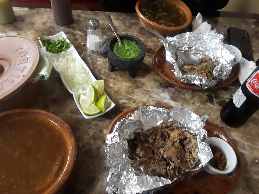 Champions Bar and Grill | restaurant | 8765 S Tacoma Way, Lakewood, WA 98499, USA | 2535823400 OR +1 253-582-3400