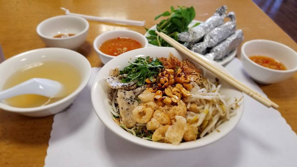 Huong Giang Restaurant | restaurant | 14564 Brookhurst St, Westminster, CA 92683, USA | 7145314930 OR +1 714-531-4930