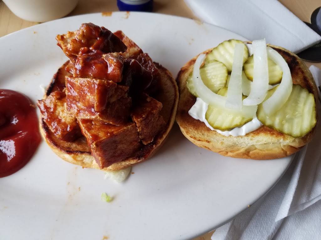 RP Tracks Restaurant & Bar | restaurant | 3547 Walker Ave, Memphis, TN 38111, USA | 9013271471 OR +1 901-327-1471