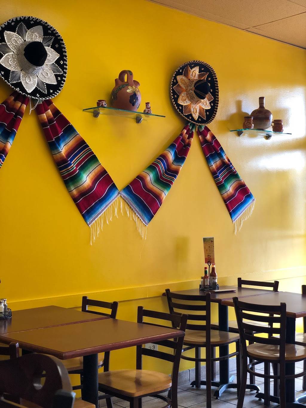 El Chaparro Mexican food | restaurant | 8613 W 95th St, Hickory Hills, IL 60457, USA | 7086757524 OR +1 708-675-7524