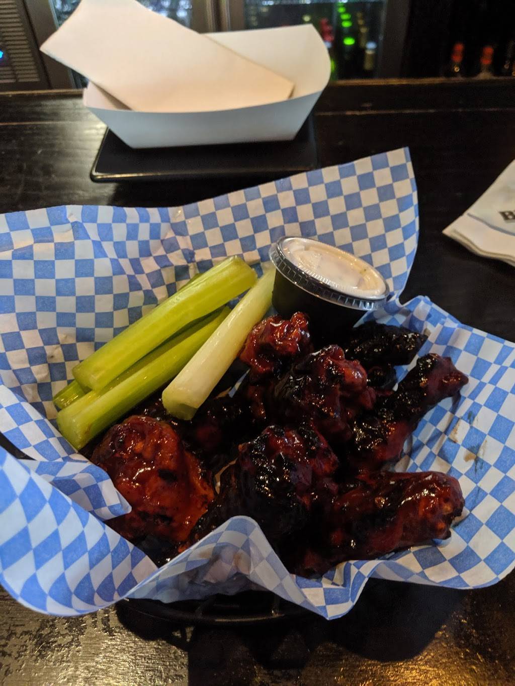 Blue Bull Tavern | restaurant | 1300 Sweet Home Rd, Amherst, NY 14228, USA | 7166883544 OR +1 716-688-3544