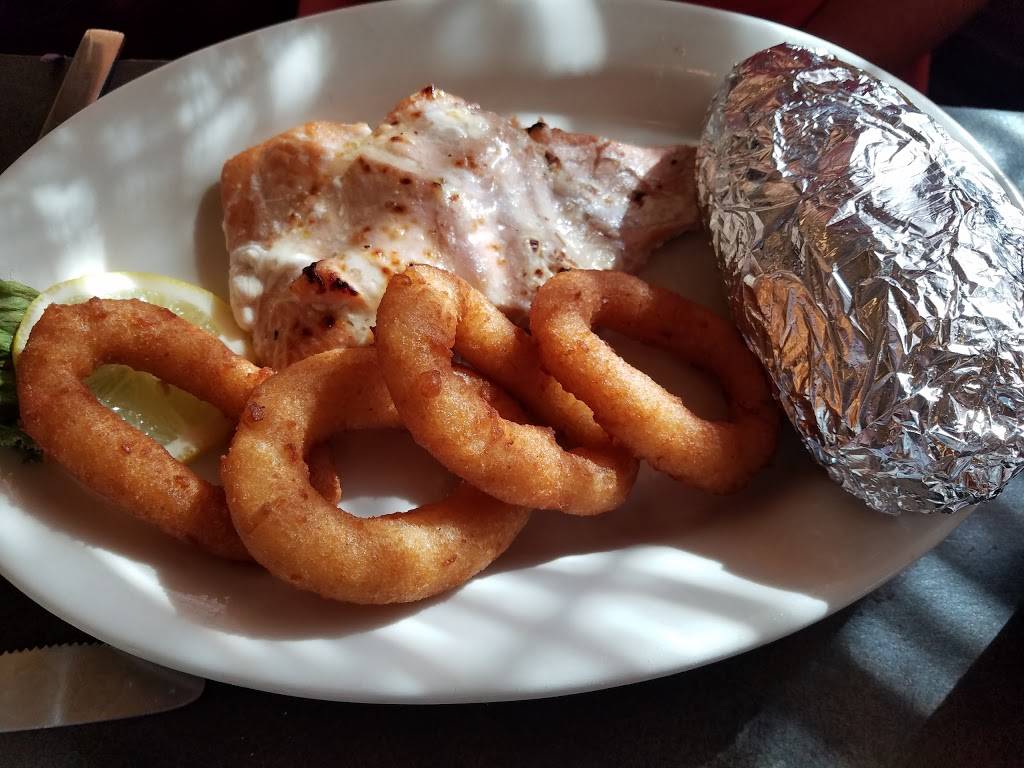 Harbor House Seafood & Steak | restaurant | 912 E Main St, Abingdon, VA 24210, USA | 2766763500 OR +1 276-676-3500