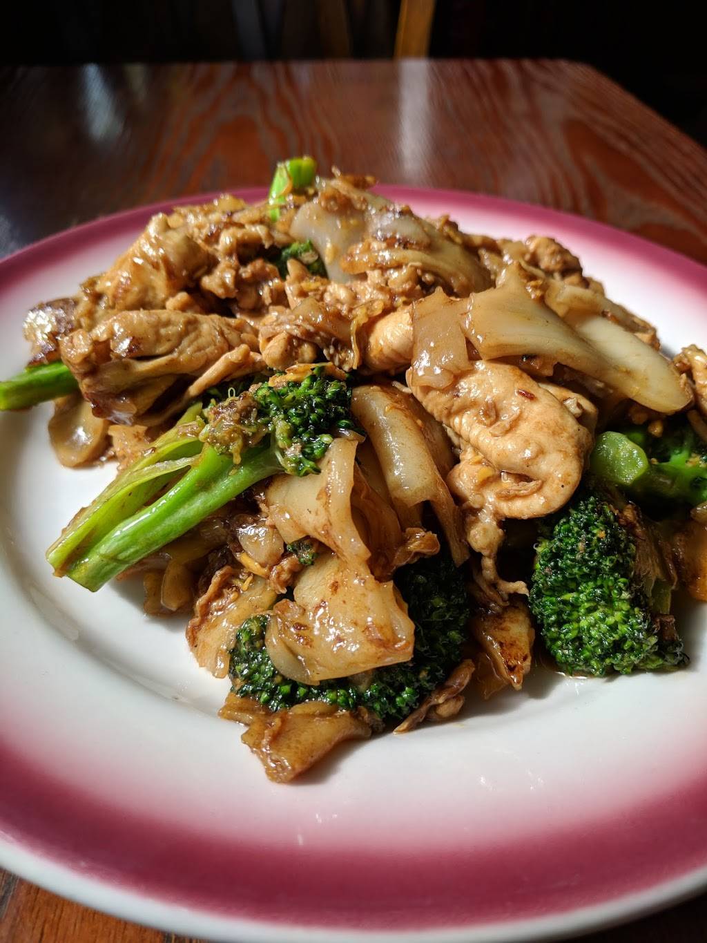Yum Yum Thai Restaurant | restaurant | 900 N 160th St, Shoreline, WA 98133, USA | 2063621933 OR +1 206-362-1933