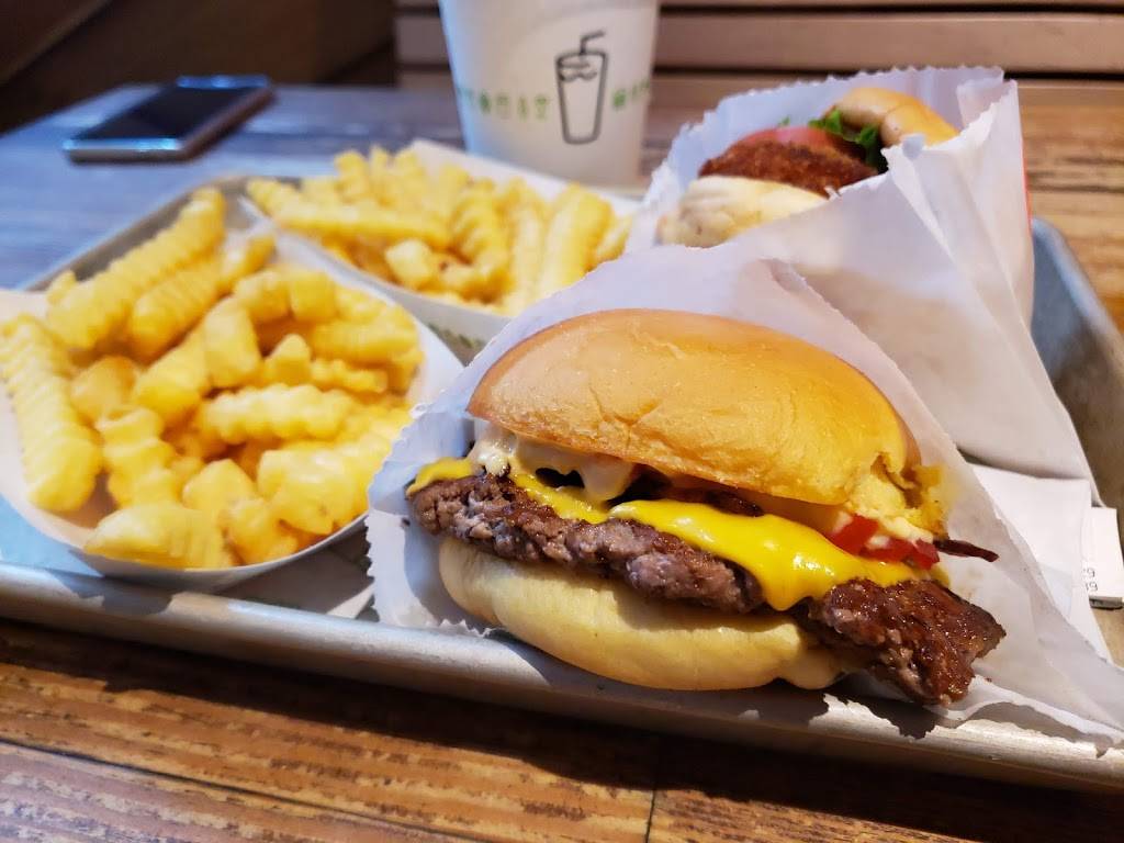 Shake Shack | restaurant | 2957 Broadway, New York, NY 10025, USA | 6463835506 OR +1 646-383-5506