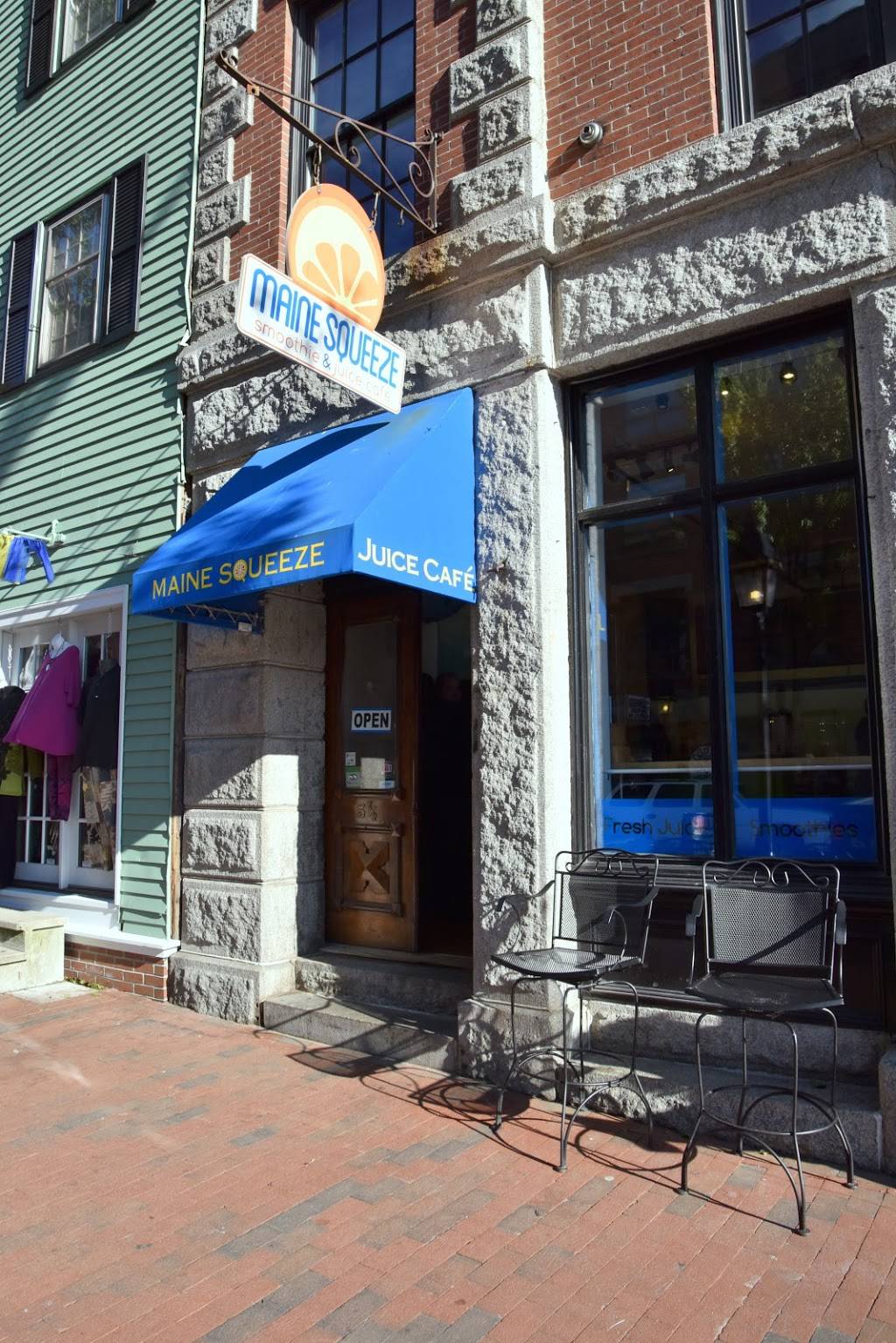 Maine Squeeze Juice Cafe | restaurant | 5 1/2 Moulton St, Portland, ME 04101, USA | 2077737374 OR +1 207-773-7374