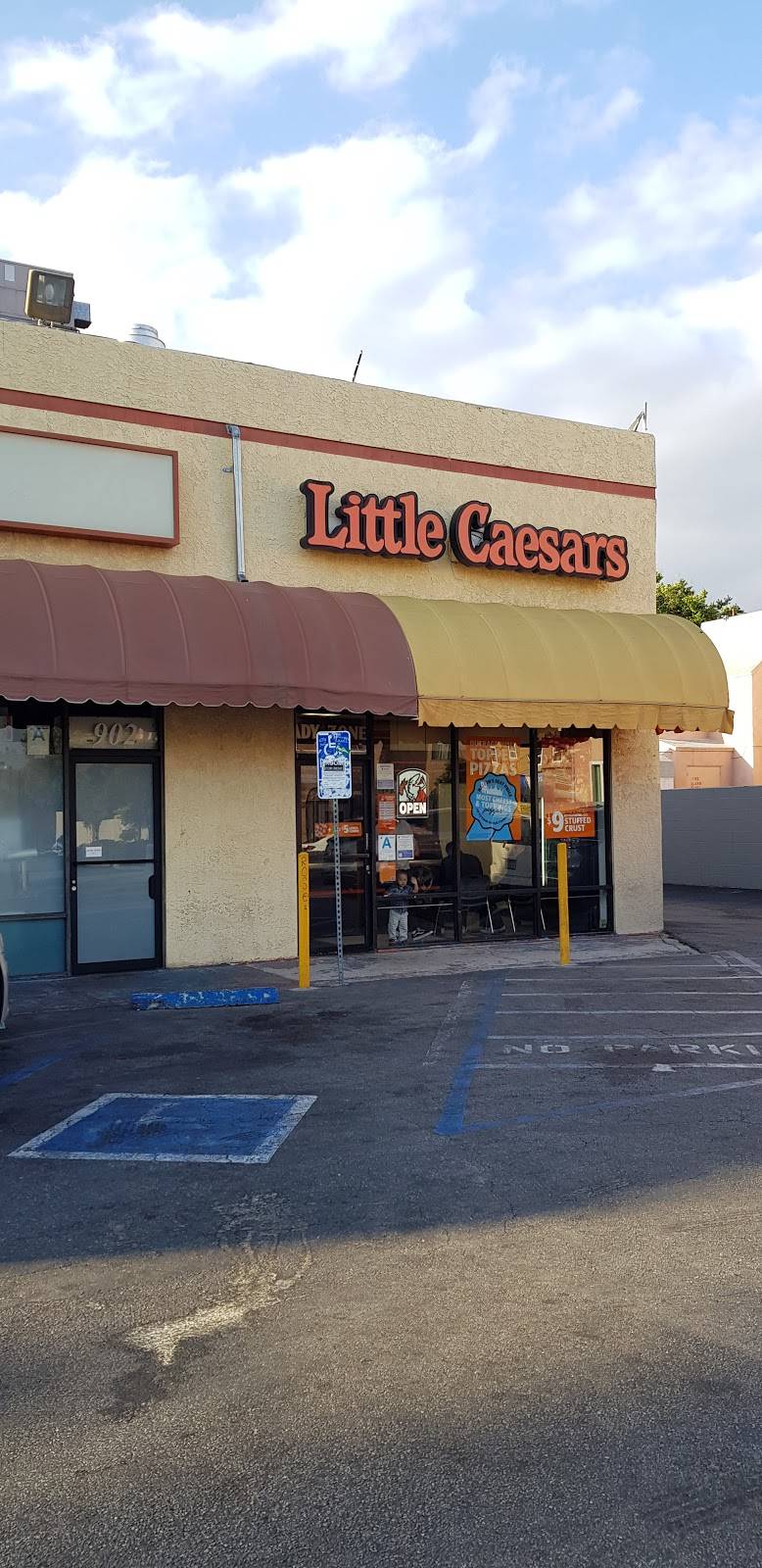 Little Caesars Pizza | meal takeaway | 900 N Vermont Ave, Los Angeles, CA 90029, USA | 3236440136 OR +1 323-644-0136