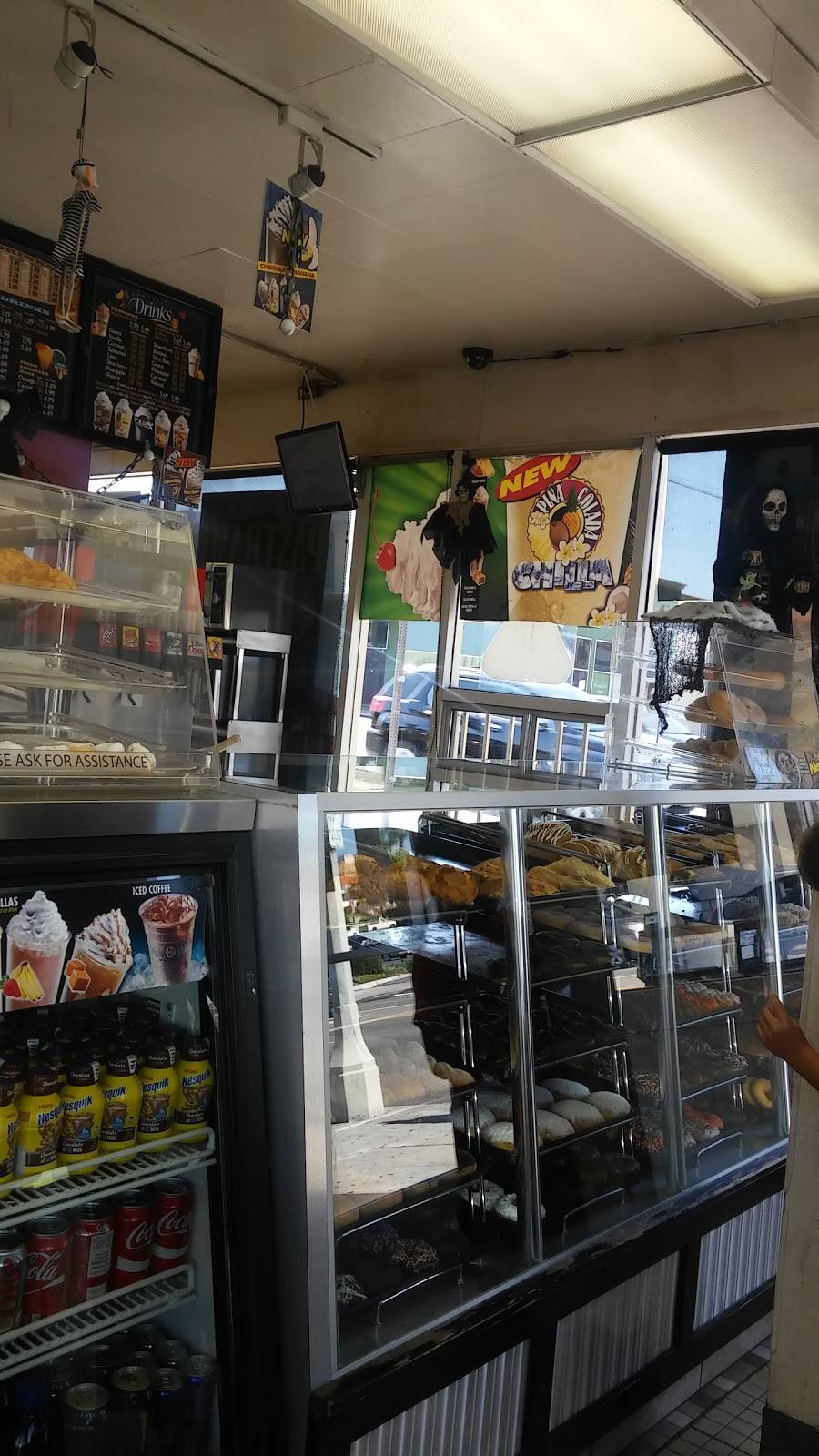 Yum Yum Donuts | cafe | 540 S. Gaffey St, San Pedro, CA 90731, USA | 3108321876 OR +1 310-832-1876